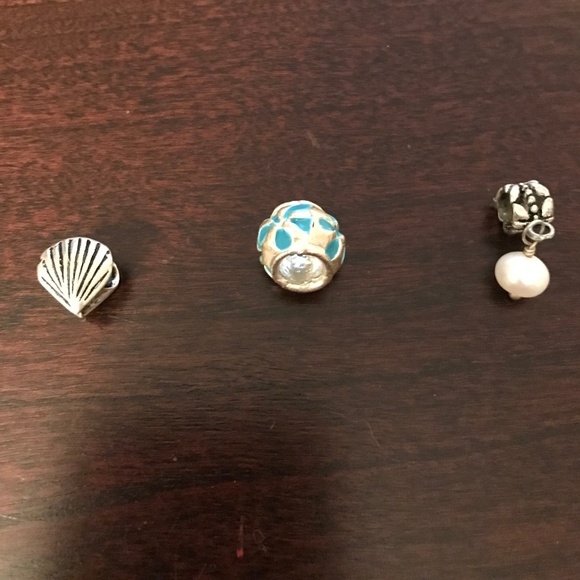 Charm Bracelet with 8 Beads NWOT - Picture 4 of 4